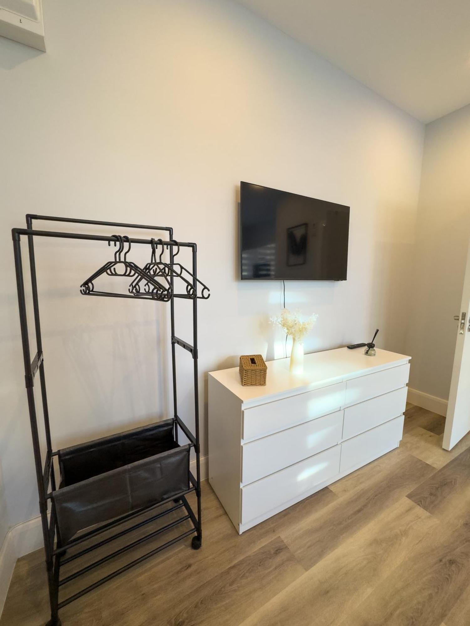 Entire Flat 4 Min Walk To Finsbury Park London