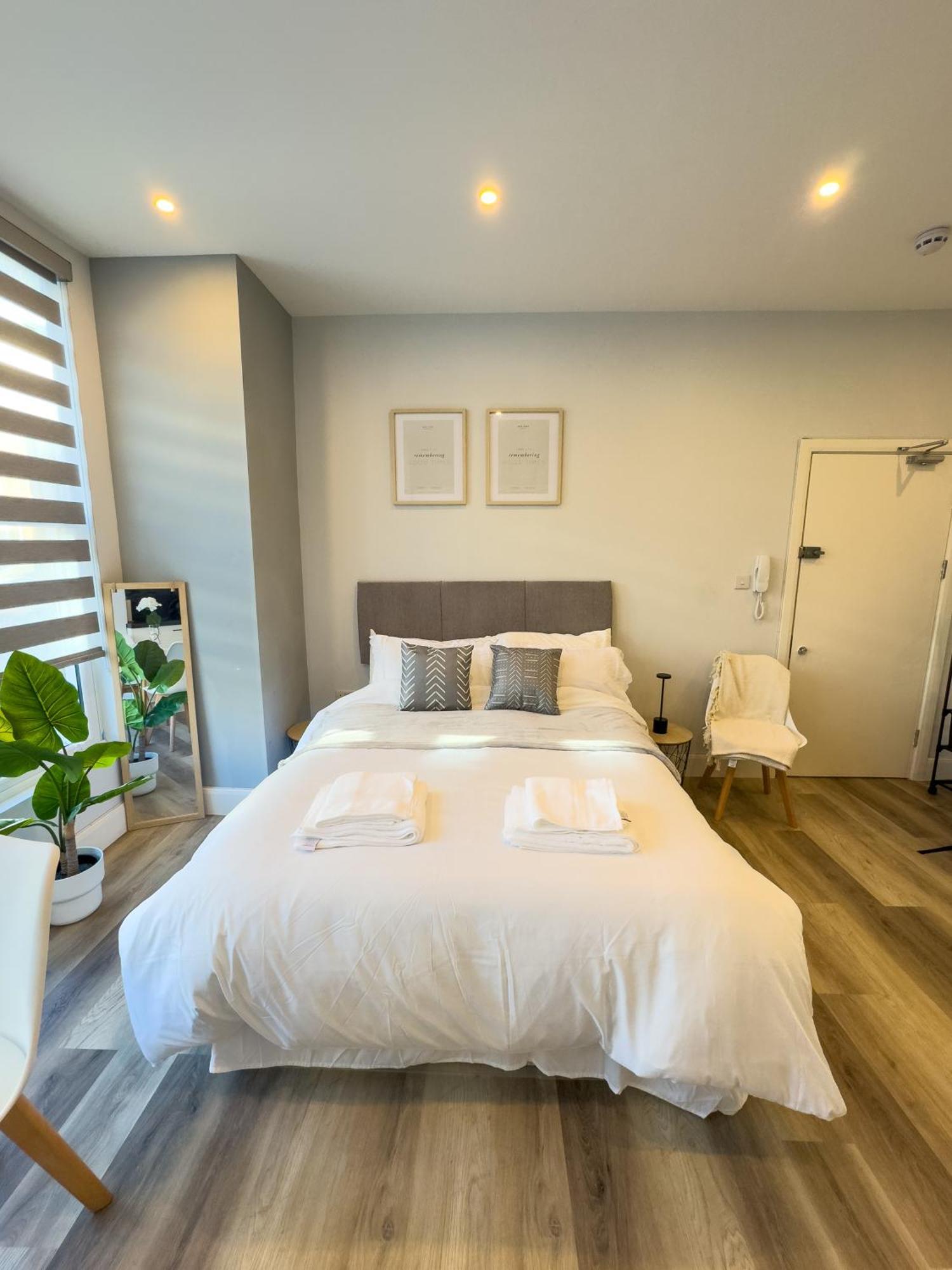 Entire Flat 4 Min Walk To Finsbury Park Apartment